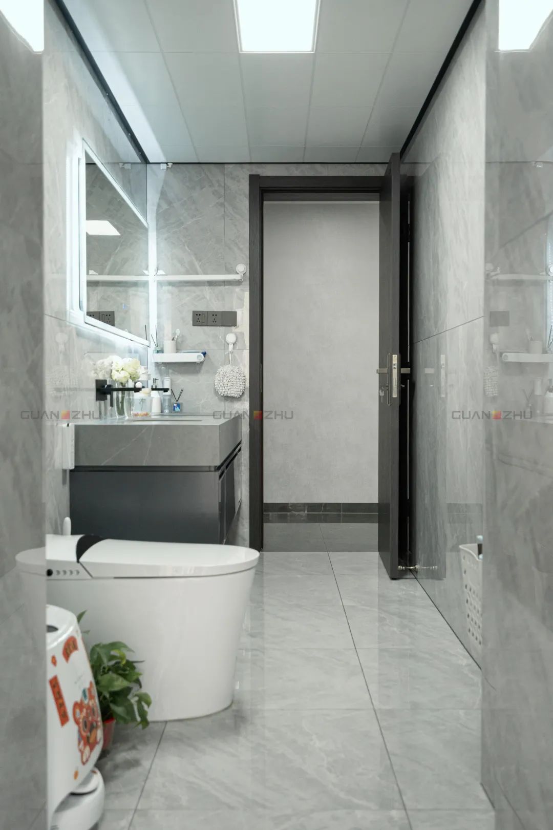 卫生间瓷砖.jpg 卫生间瓷砖.jpg